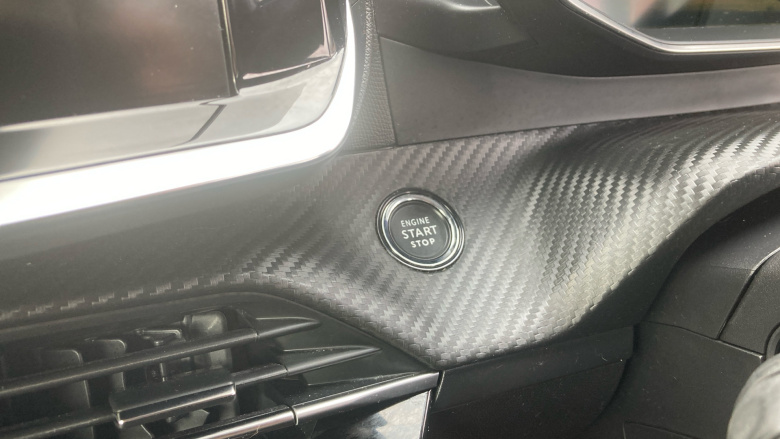 Peugeot 208 1.2 PureTech 100 Allure Premium 5dr Petrol Hatchback